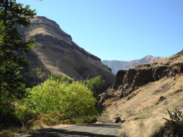 The road to Hat Point